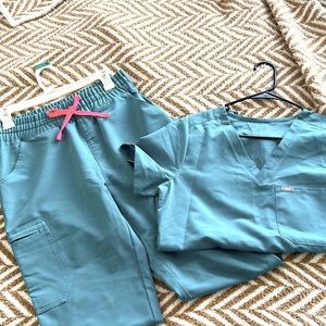 Surgical green small figs set